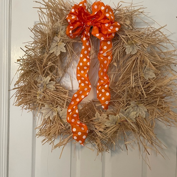 Handmade seasonal wreath - Picture 2 of 2